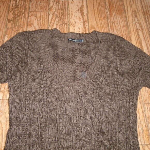 Women's Wool Blend Cable Knit Long Bodied V-Neck Sweater - Picture 2 of 3